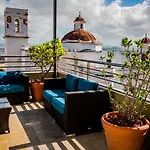 Decanter Hotel