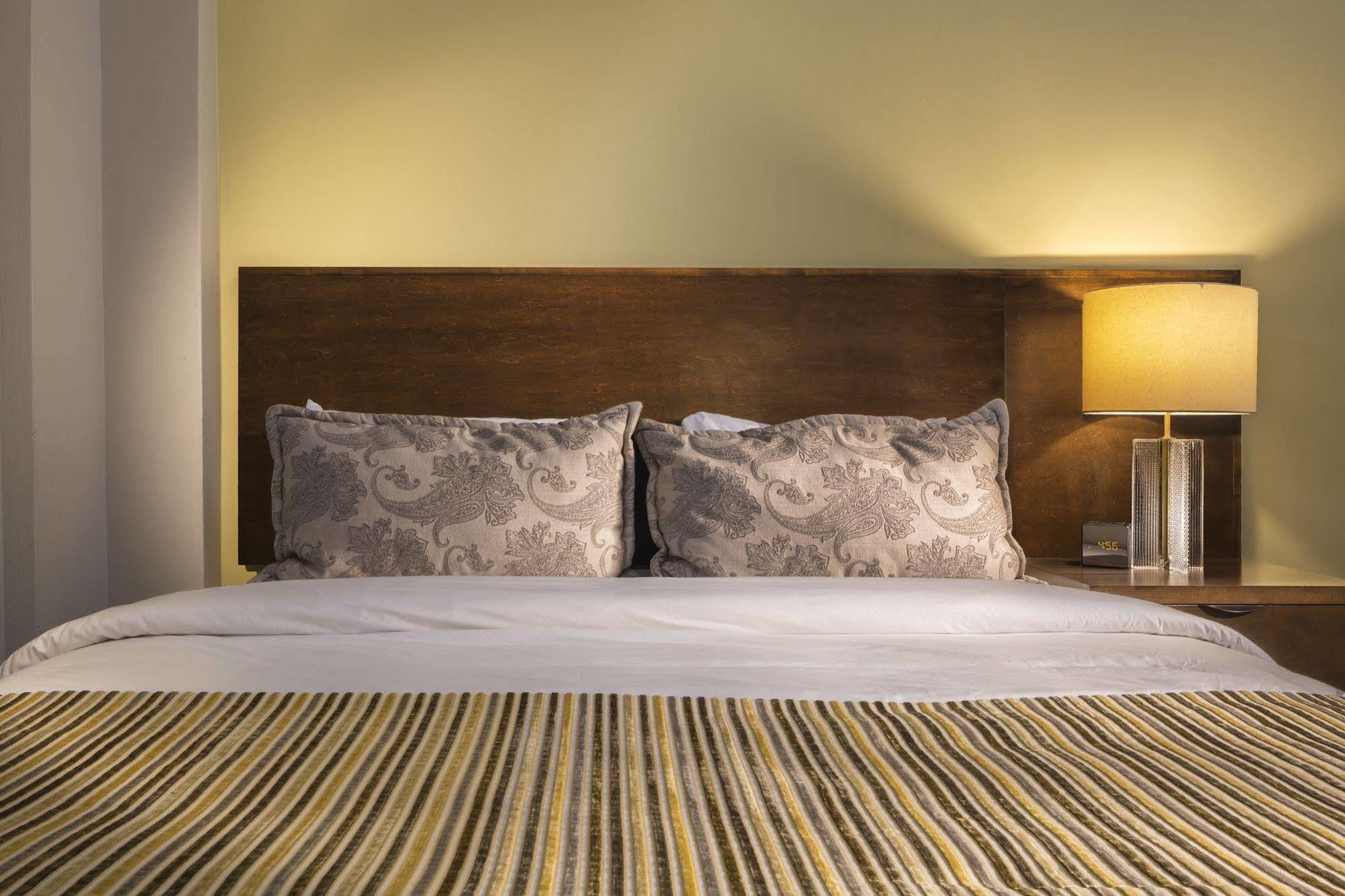 Decanter Hotel 3*