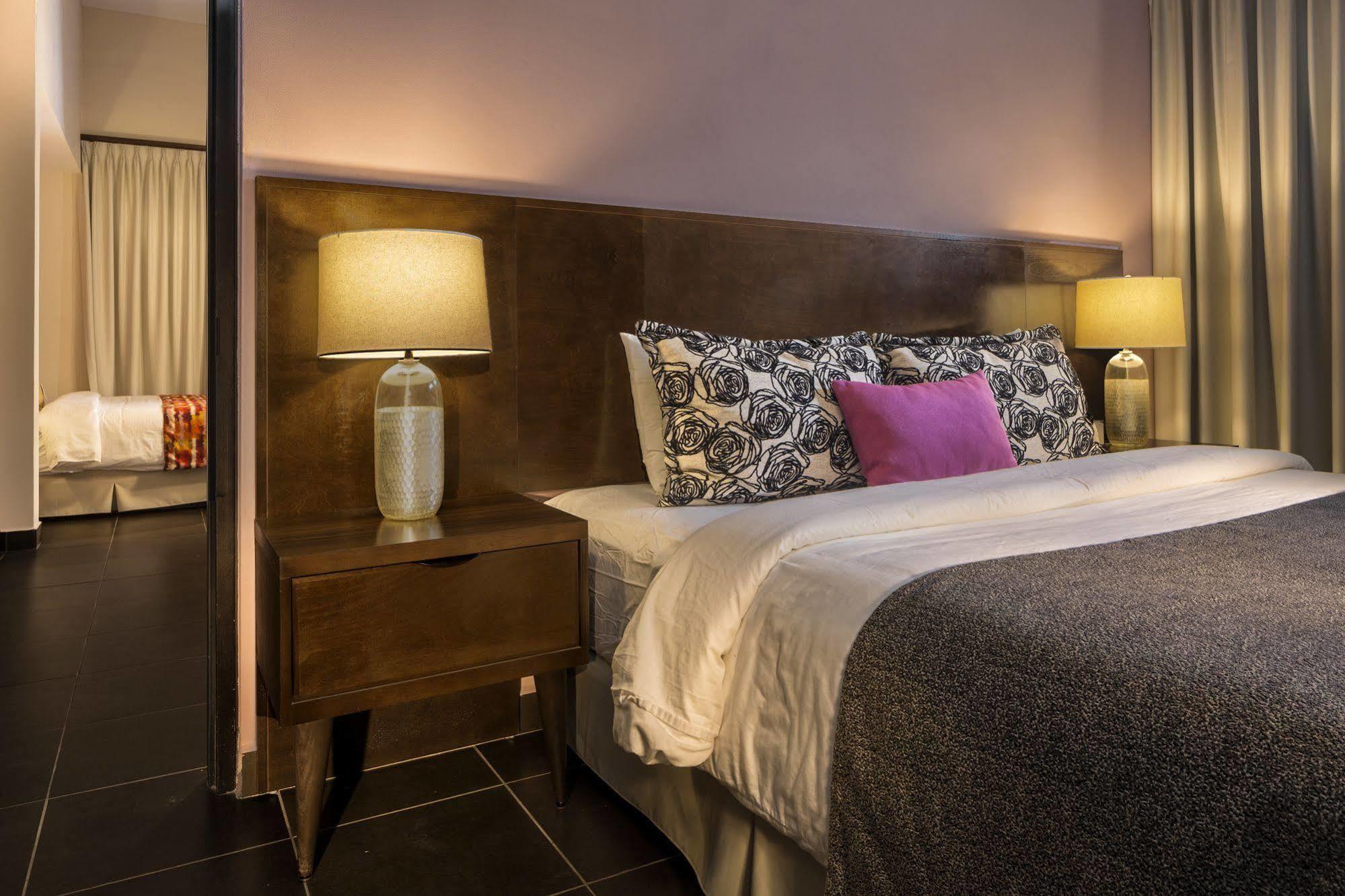 Decanter Hotel 3*